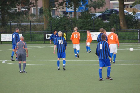 Brayan vuurt op doel